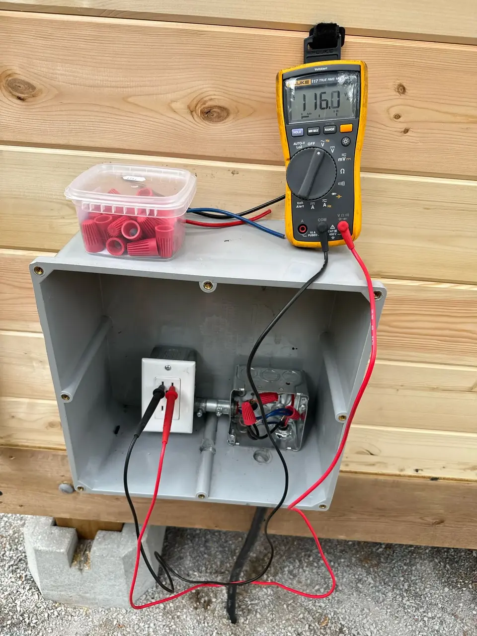 electrical outlet repair